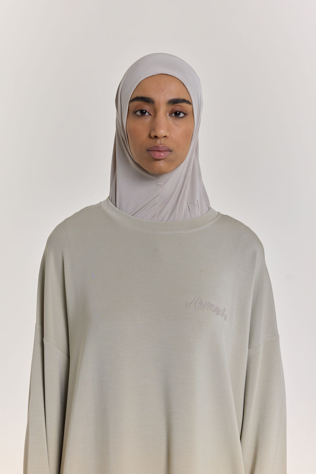 Ademende Hijab | Dusty Bone