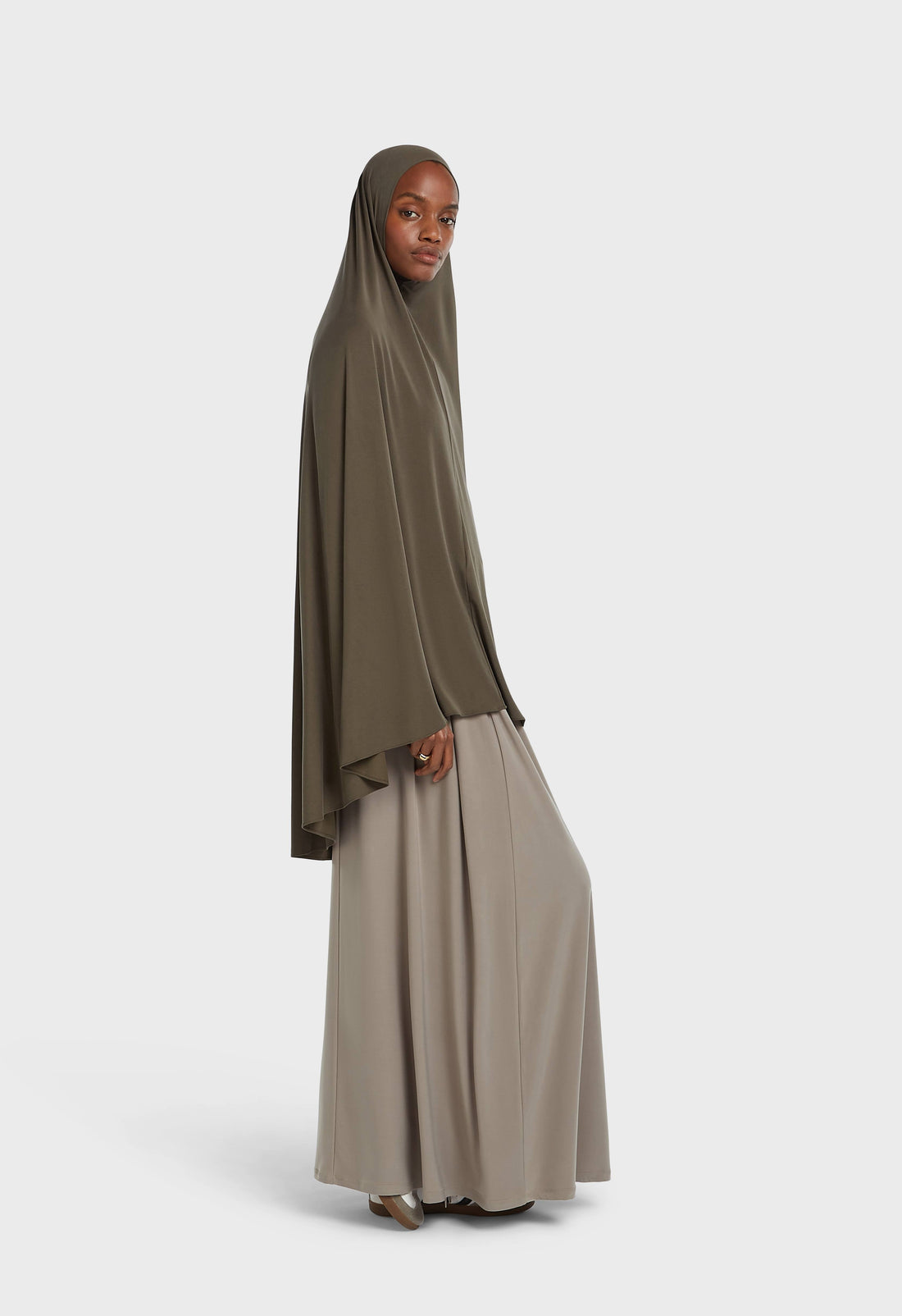 Ademende Khimar | Diepbruin