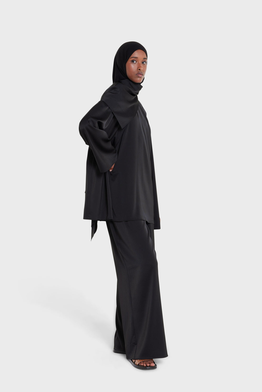 Satijnen mouwloze top | Zwart